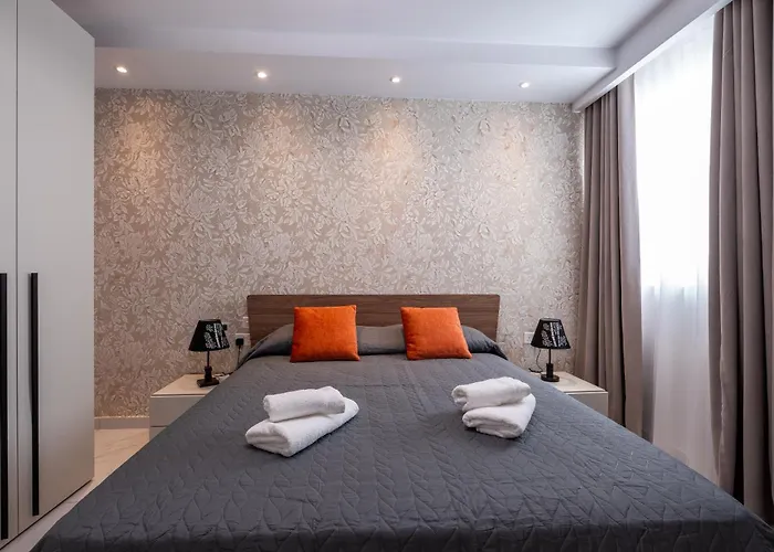 Brand New Luxurious Seafront With View Apartment - Prime Location