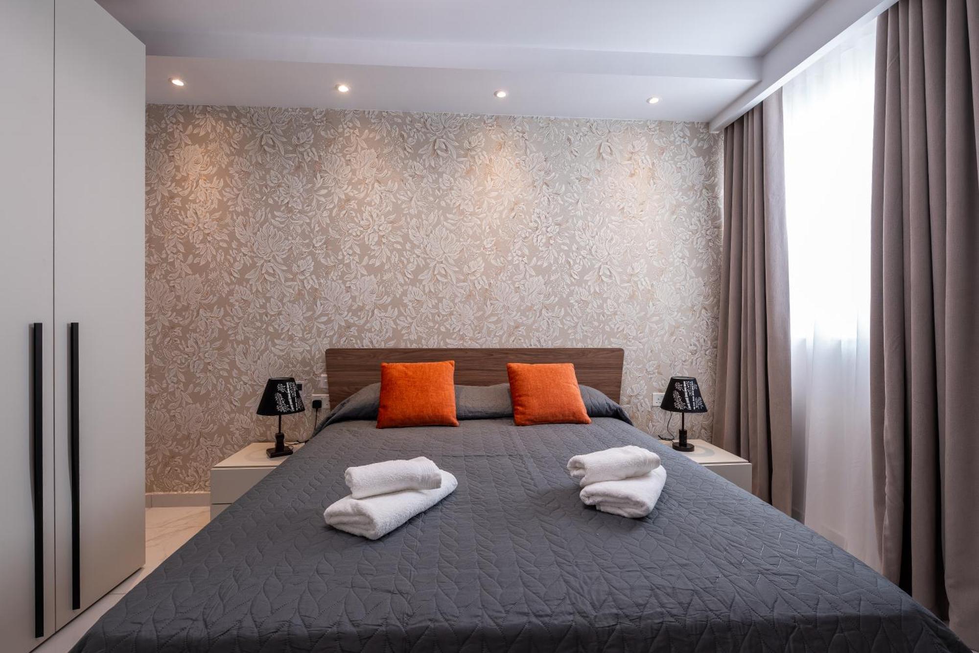 Brand New Luxurious Seafront With View - Prime Location *