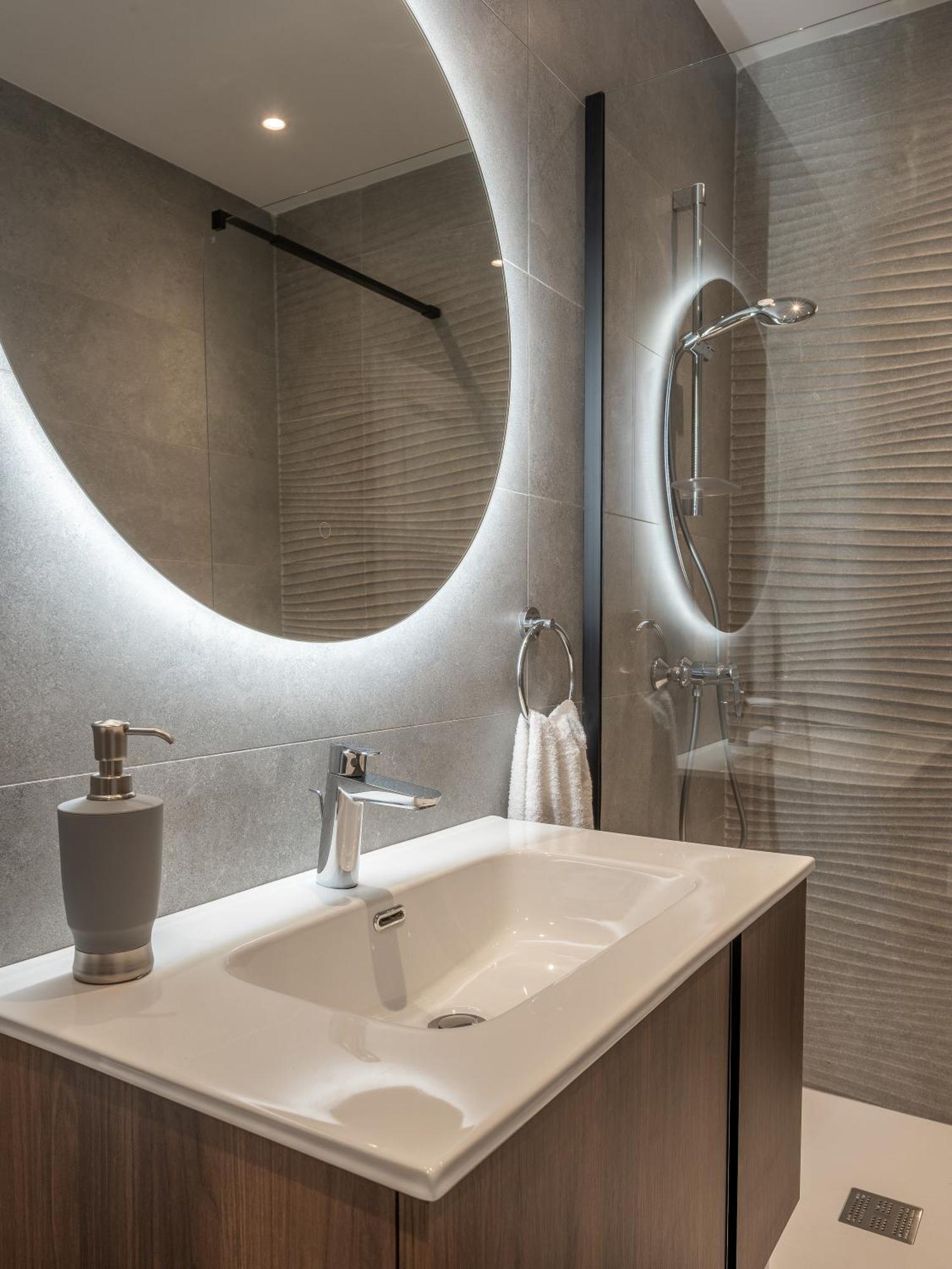 Brand New Luxurious Seafront With View - Prime Location Apartamento